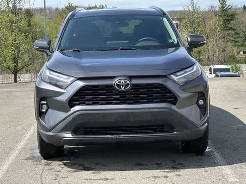 Used 2022 Toyota RAV4 XLE Premium image 21