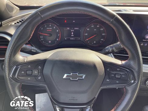 Used 2024 Chevrolet Trax RS w/ Sunroof Package FWD image 29