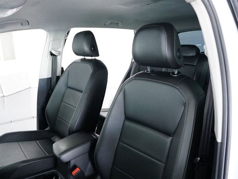 Used 2018 Volkswagen Tiguan SE image 12