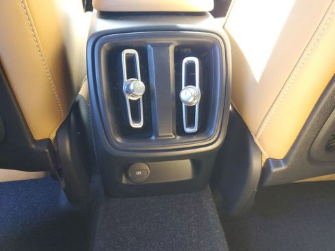 Used 2022 Volvo XC40 T5 Inscription w/ Advanced Package image 20