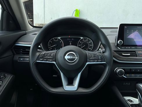 Used 2025 Nissan Altima 2.5 SV image 31