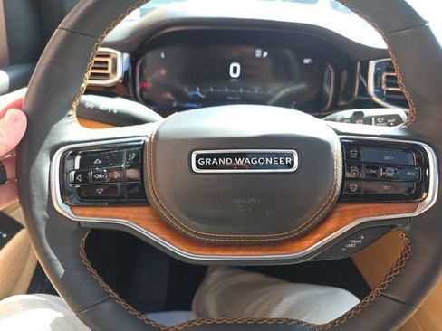 Used 2023 Jeep Grand Wagoneer Series III AWD/4WD image 17
