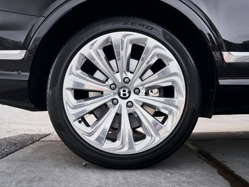 Used 2023 Bentley Bentayga Extended Wheelbase AWD/4WD image 20