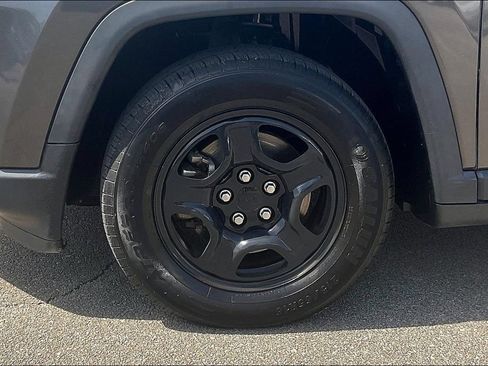Used 2018 Jeep Compass Sport w/ Tech Group FWD image 7