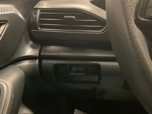 Used 2025 Subaru Crosstrek 2.0i Premium image 15