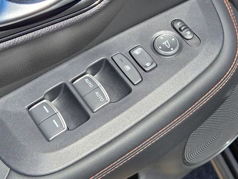 Used 2025 Honda HR-V Sport image 16