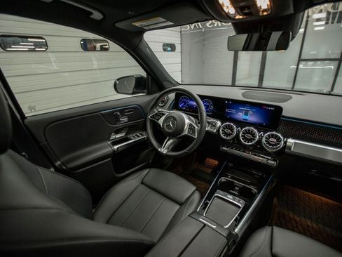 Used 2025 Mercedes-Benz EQB 300 4MATIC image 14