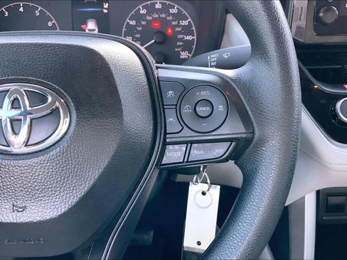 Used 2025 Toyota Corolla Cross L image 24