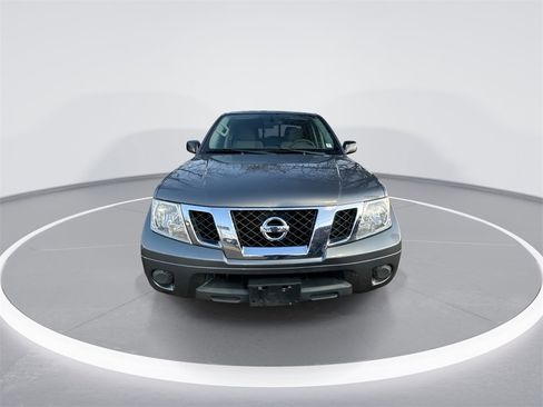 Used 2019 Nissan Frontier SV image 3