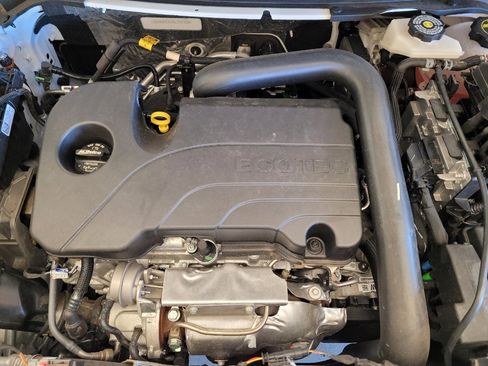 Used 2024 Chevrolet Equinox LT FWD image 30