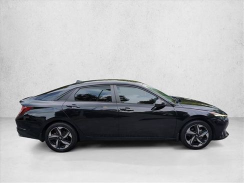 Used 2023 Hyundai Elantra SEL w/ Convenience Package FWD image 4