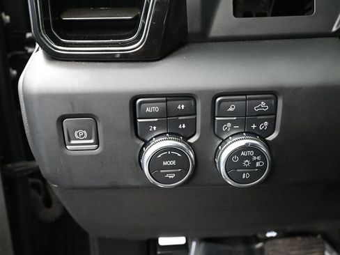 Used 2024 GMC Sierra 2500 AT4 w/ AT4 Preferred Package AWD/4WD image 39