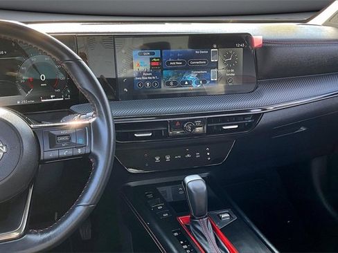 Certified 2025 Nissan Kicks SR image 9