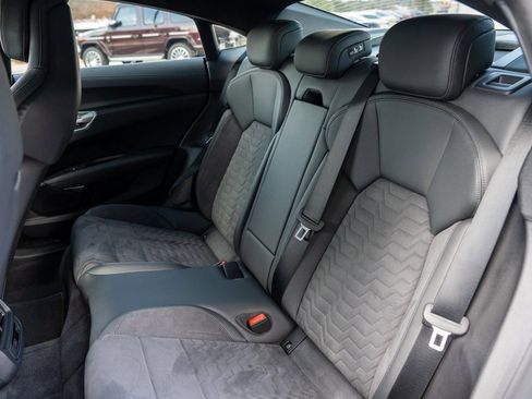 Used 2023 Audi e-tron GT Premium Plus image 19