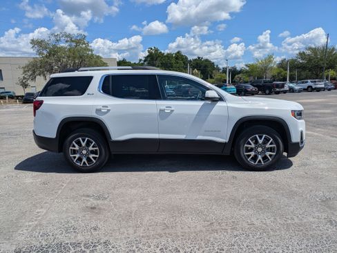 Used 2023 GMC Acadia SLT w/ LPO, Floor Liner Package FWD image 3