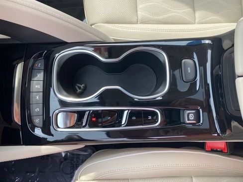 Used 2023 Buick Envision Avenir AWD/4WD image 31