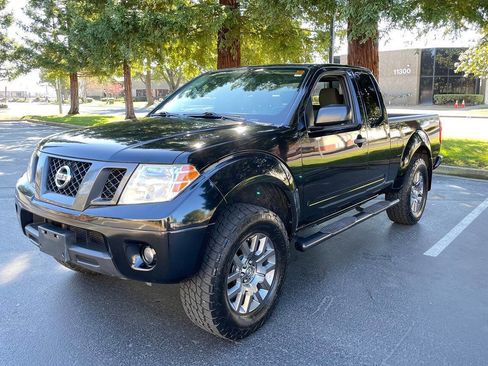 Used 2012 Nissan Frontier SV w/ Sport Appearance Pkg image 3