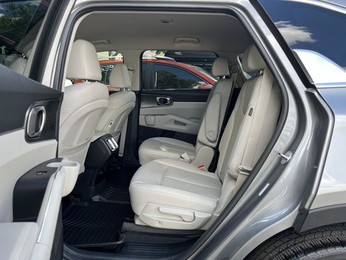 Used 2025 Kia Sorento EX AWD/4WD image 16