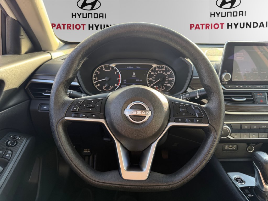Used 2025 Nissan Altima 2.5 SV FWD image 12