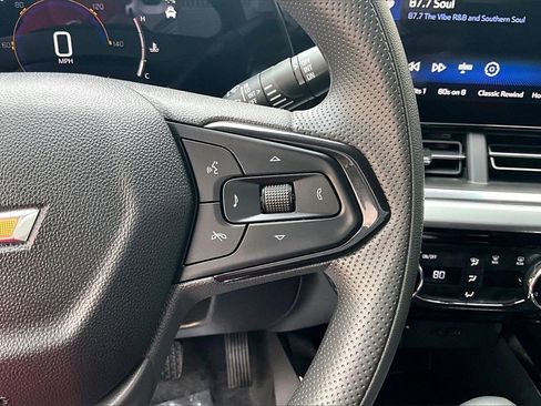 Used 2025 Chevrolet Trax LT image 12