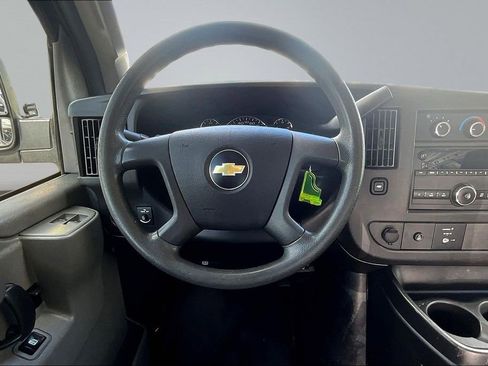 Used 2017 Chevrolet Express 2500 RWD image 10