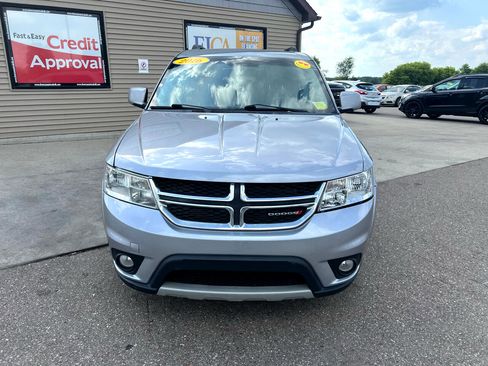 Used 2016 Dodge Journey SXT w/ Comfort/Convenience Group image 2