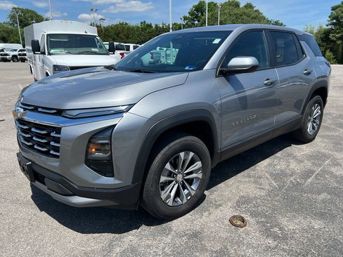 Used 2025 Chevrolet Equinox LT FWD image 1