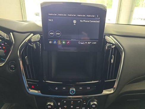 Used 2023 Chevrolet Traverse LT FWD image 16