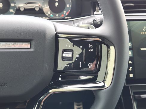 Certified 2025 Land Rover Range Rover Evoque Dynamic SE image 30