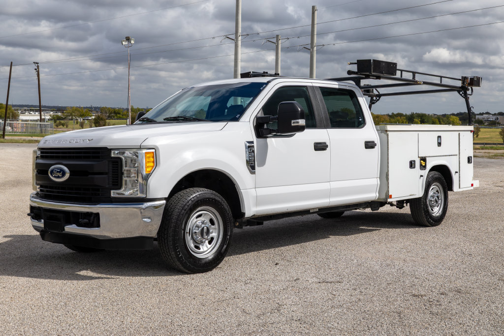 Used 2017 Ford F250 XL w/ Power Equipment Group RWD image 3