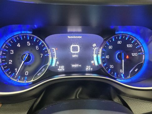 Used 2017 Chrysler Pacifica Limited FWD image 23