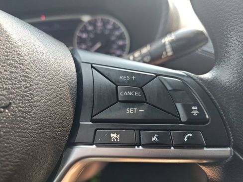 Used 2024 Nissan Sentra SV FWD image 25