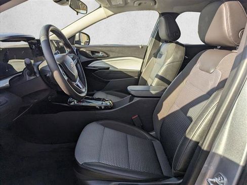 Used 2024 Chevrolet Trax LT w/ LT Convenience Package image 16