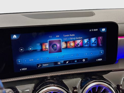 Used 2021 Mercedes-Benz CLA 250 CLA 250 w/ Premium Package image 21