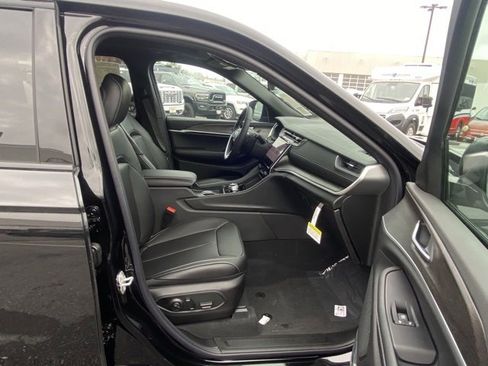 New 2025 Jeep Grand Cherokee Limited image 29