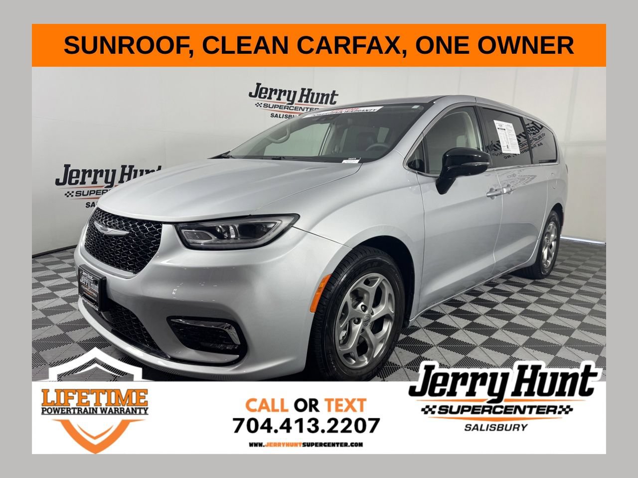 Used 2024 Chrysler Pacifica Limited FWD image 1