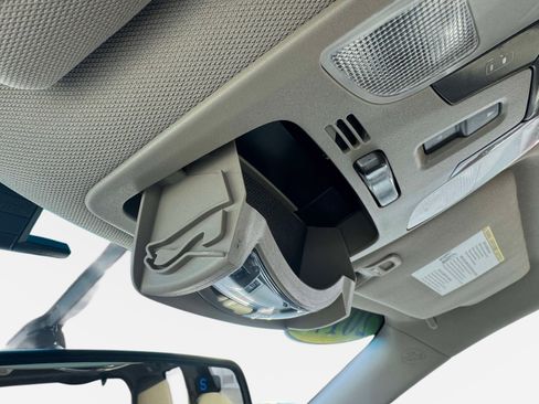 Used 2017 Toyota Sienna XLE image 34