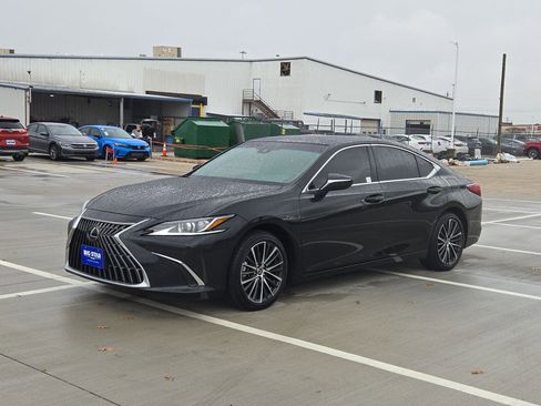 Used 2024 Lexus ES 350 w/ Premium Package image 9