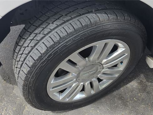 Used 2013 Lincoln Navigator 2WD image 9