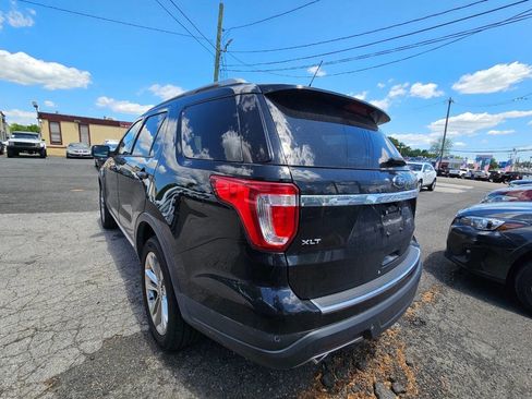 Used 2018 Ford Explorer XLT w/ Equipment Group 202A AWD/4WD image 2
