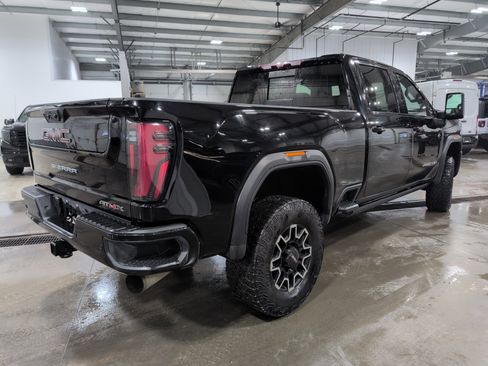 Used 2024 GMC Sierra 2500 AT4X image 3