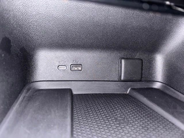 Used 2025 Chevrolet Traverse LT FWD image 24