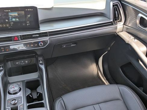 Used 2025 Kia Sorento EX w/ EX Panoramic Sunroof Package image 16