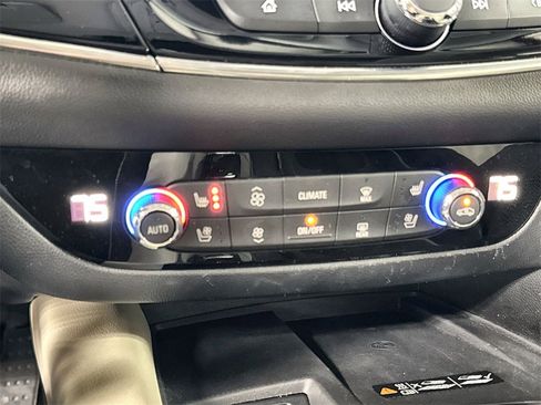 Used 2022 Buick Enclave Avenir w/ Avenir Technology Package image 22