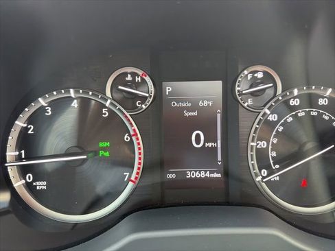 Used 2023 Lexus GX 460 w/ Black Line Special Edition AWD/4WD image 10