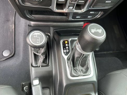 Used 2023 Jeep Wrangler Unlimited Sahara w/ Cold Weather Group AWD/4WD image 33