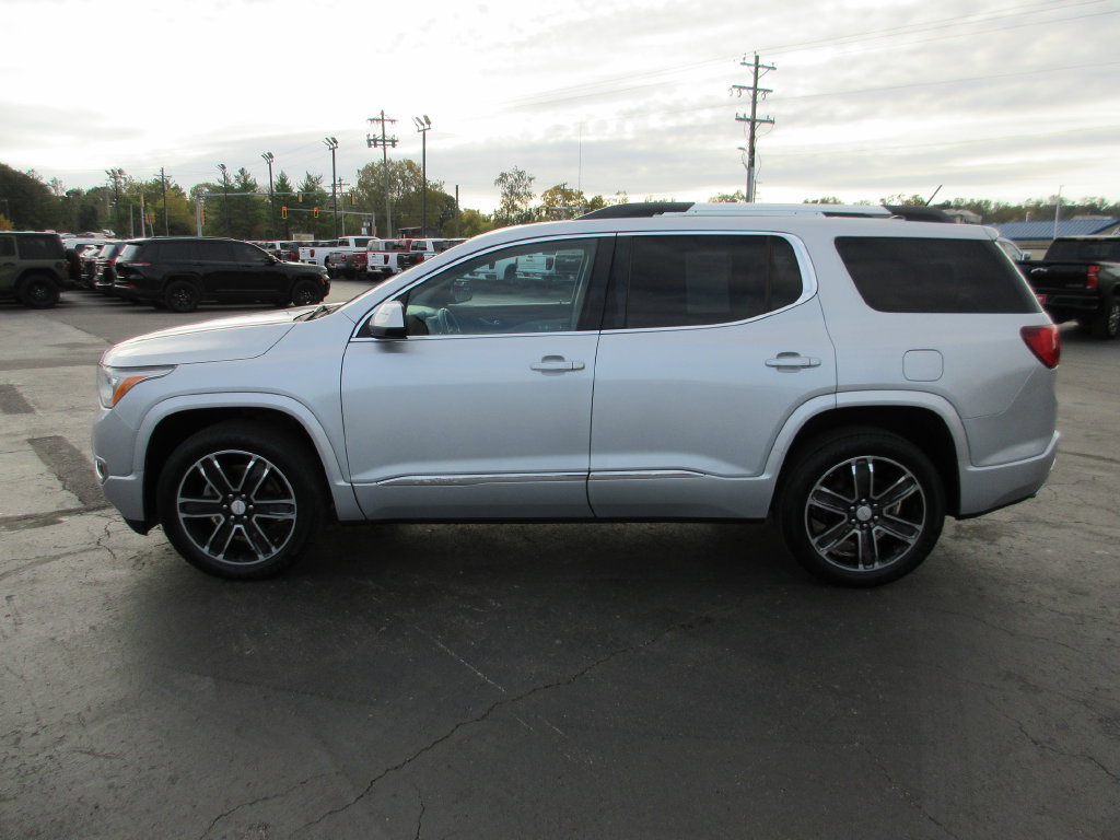 Certified 2017 GMC Acadia Denali w/ Technology Package FWD image 10