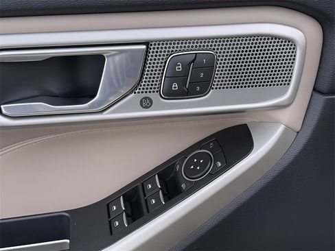 Used 2021 Ford Explorer Limited w/ Equipment Group 301A image 13