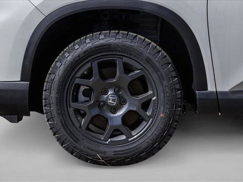 New 2025 Honda Pilot TrailSport image 9