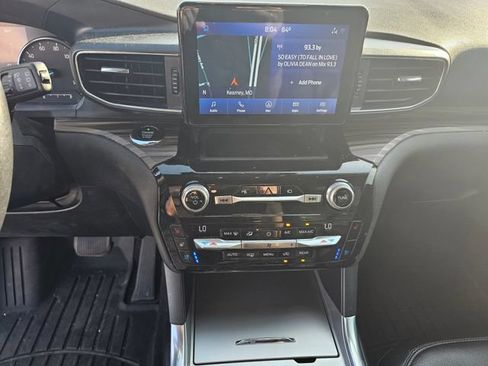 Used 2021 Ford Explorer Limited w/ Equipment Group 301A AWD/4WD image 18
